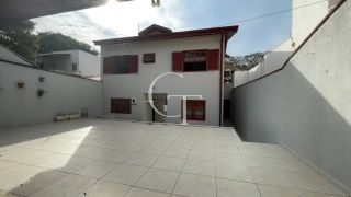 Casa tipo sobrado com 3 dormitórios em bairro tranquilo em Itu