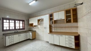 Casa tipo sobrado com 3 dormitórios em bairro tranquilo em Itu