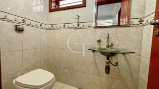 Casa tipo sobrado com 3 dormitórios em bairro tranquilo em Itu