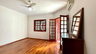 Casa tipo sobrado com 3 dormitórios em bairro tranquilo em Itu