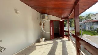 Casa tipo sobrado com 3 dormitórios em bairro tranquilo em Itu