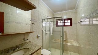Casa tipo sobrado com 3 dormitórios em bairro tranquilo em Itu