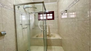 Casa tipo sobrado com 3 dormitórios em bairro tranquilo em Itu