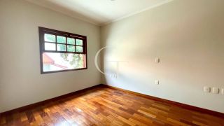 Casa tipo sobrado com 3 dormitórios em bairro tranquilo em Itu