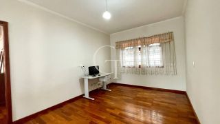 Casa tipo sobrado com 3 dormitórios em bairro tranquilo em Itu