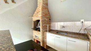 Casa tipo sobrado com 3 dormitórios em bairro tranquilo em Itu