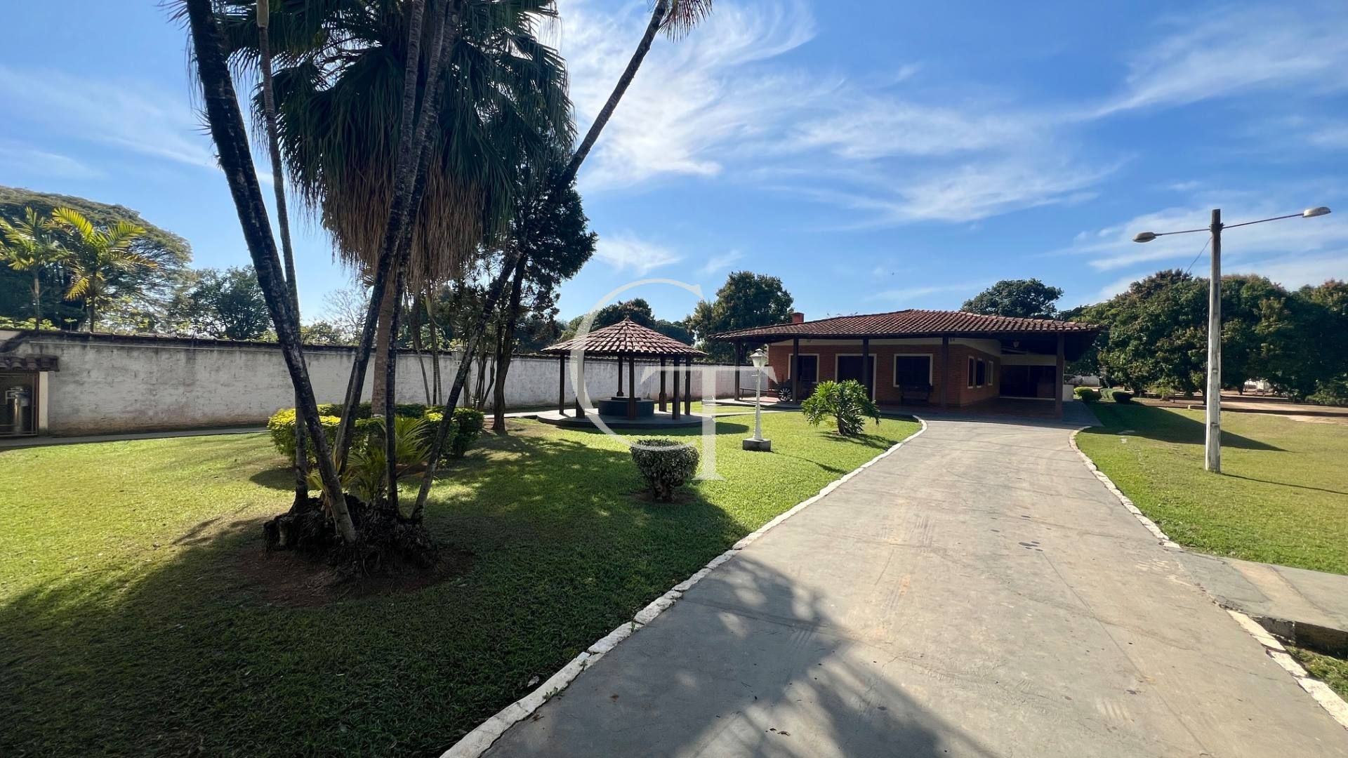 Chácara com clima de infância, estrutura completa e valor abaixo do mercado – aproveite essa oportunidade!