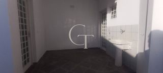 Casa comercial no bairro Brasil para locacao