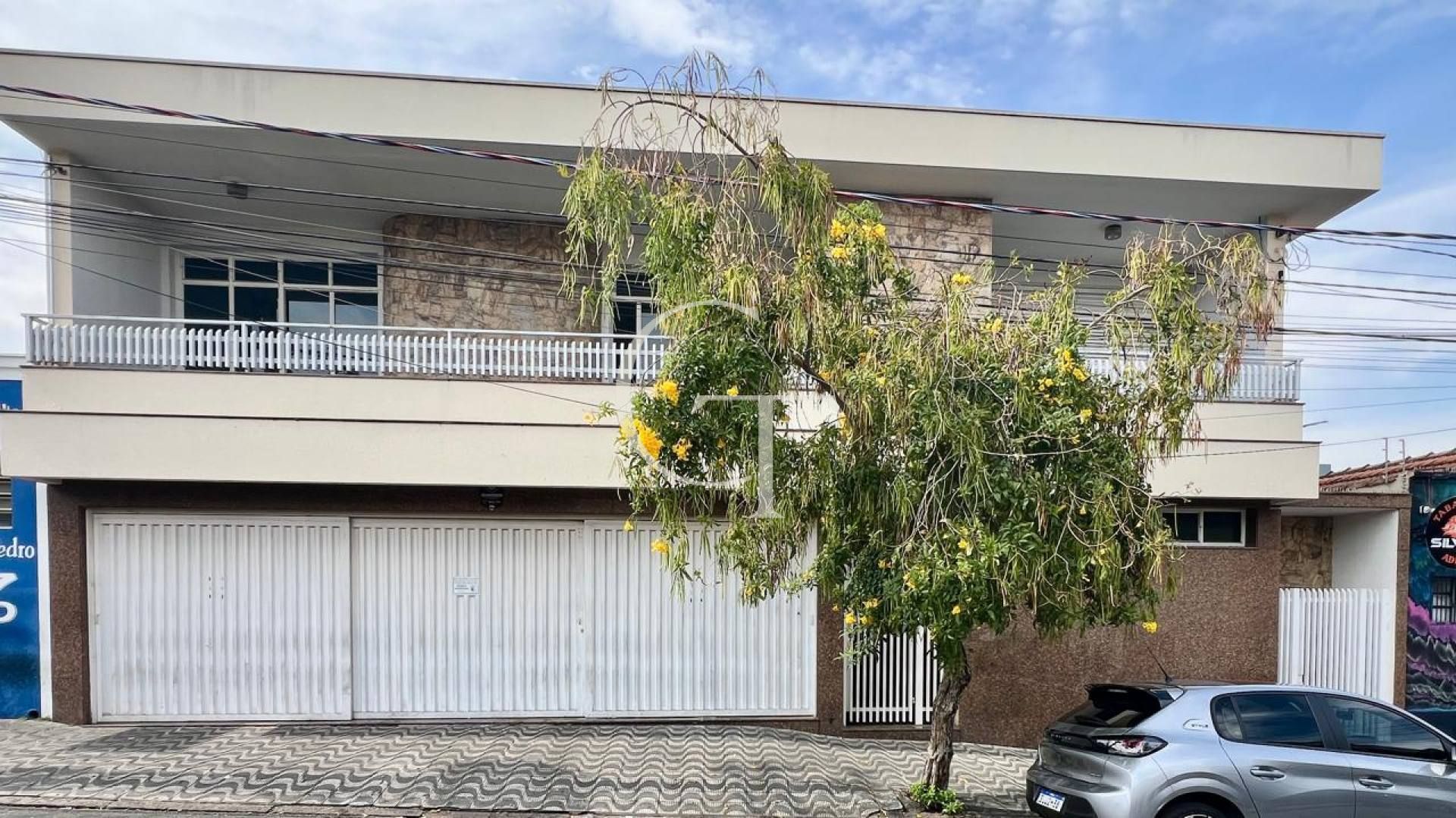 Casa à Venda no Centro de Salto – Ideal para Uso Comercial