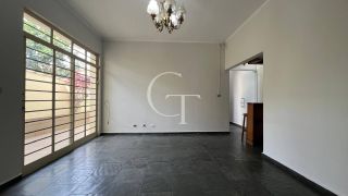 Casa à Venda no Centro de Salto – Ideal para Uso Comercial