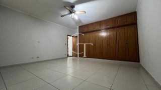 Casa à Venda no Centro de Salto – Ideal para Uso Comercial