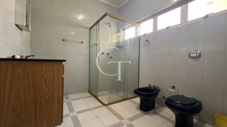 Casa à Venda no Centro de Salto – Ideal para Uso Comercial