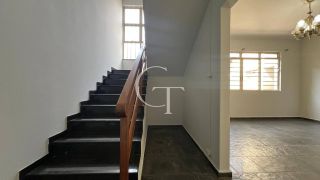 Casa à Venda no Centro de Salto – Ideal para Uso Comercial