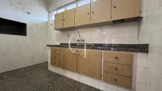 Casa à Venda no Centro de Salto – Ideal para Uso Comercial