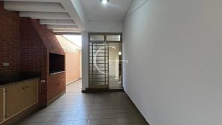 Casa à Venda no Centro de Salto – Ideal para Uso Comercial