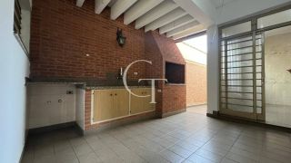 Casa à Venda no Centro de Salto – Ideal para Uso Comercial