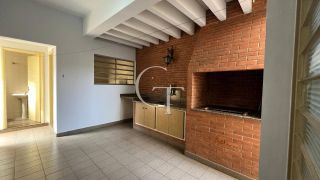 Casa à Venda no Centro de Salto – Ideal para Uso Comercial