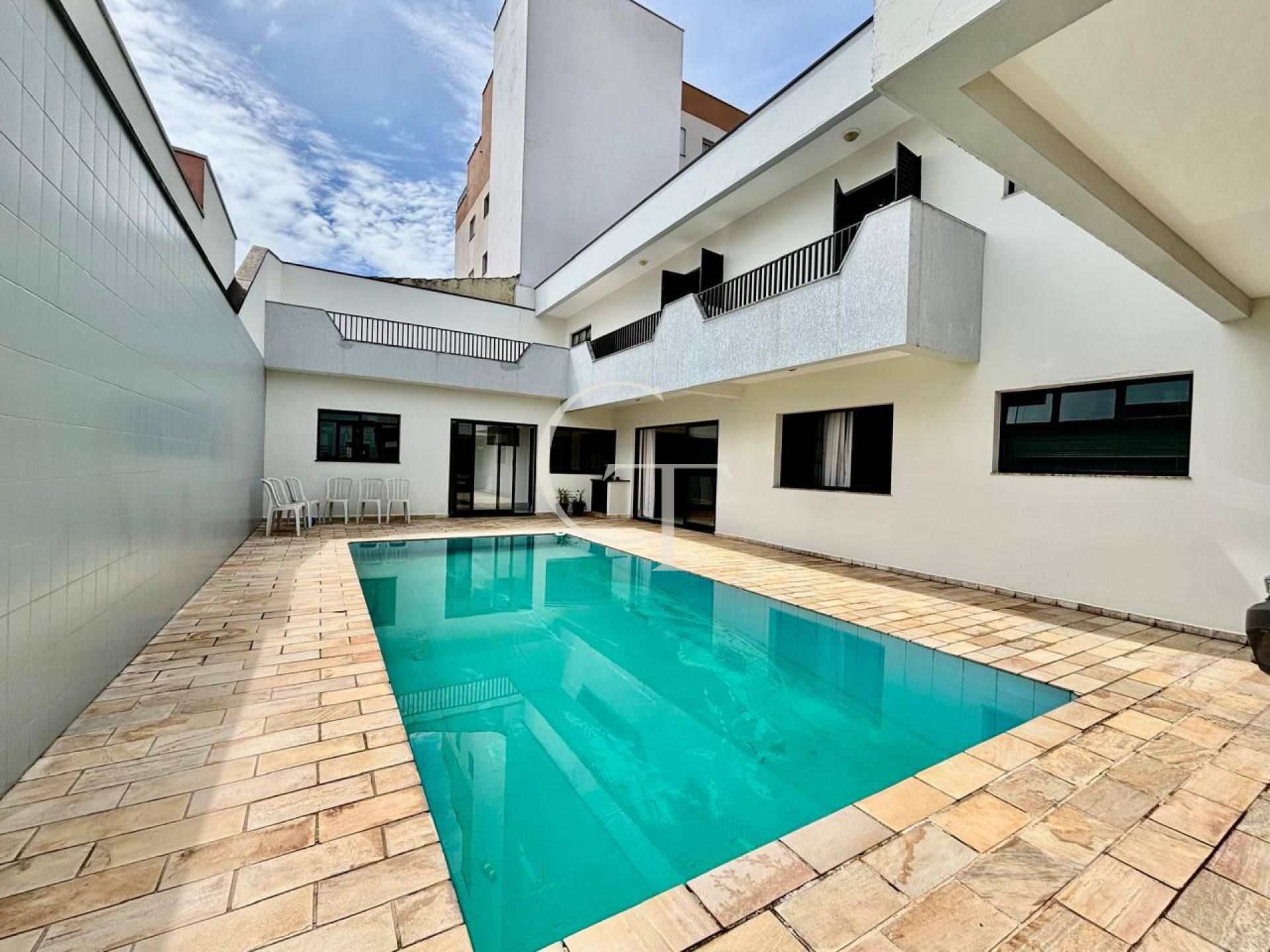 Casa ampla com piscina à venda no Jardim Cidade Nova II em Salto