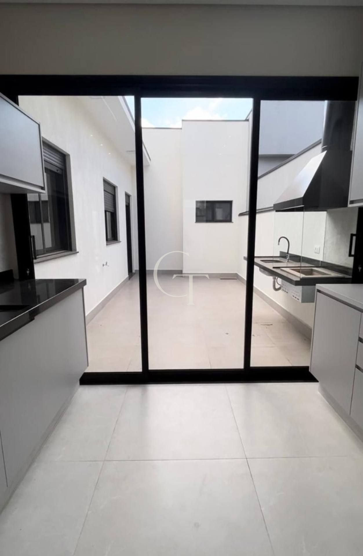 Condomínio Village  Moutonnée