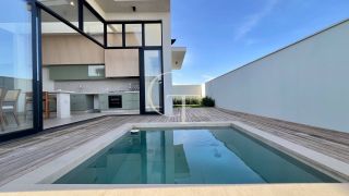 Casa Nova com Piscina à Venda no Condomínio Reserva Central Parque – Salto/SP