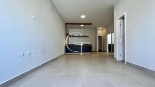 Casa térrea para locação com excelente padrão de acabamento e ambientes integrados.