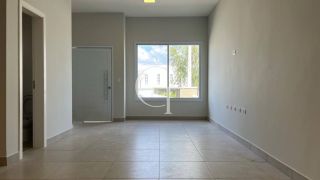 Casa térrea para locação com excelente padrão de acabamento e ambientes integrados.