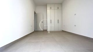 Casa térrea para locação com excelente padrão de acabamento e ambientes integrados.