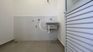 Casa térrea para locação com excelente padrão de acabamento e ambientes integrados.