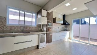 Casa moderna com 3 suítes e piscina para Venda no Condomínio Central Parque -Salto