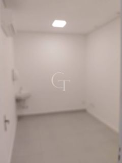 Salão comercial com salas no bairro Itu novo centro