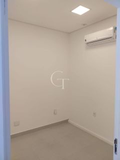 Salão comercial com salas no bairro Itu novo centro