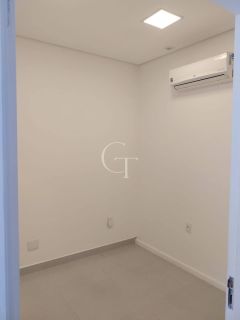 Salão comercial com salas no bairro Itu novo centro