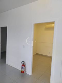 Salão comercial com salas no bairro Itu novo centro