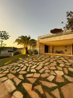 Casa para Venda no Condomínio Villas do Golfe Arquitetura Contemporânea em Harmonia com a Natureza