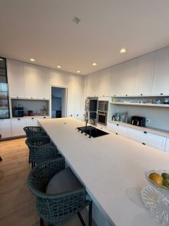 Casa para Venda no Condomínio Villas do Golfe Arquitetura Contemporânea em Harmonia com a Natureza