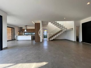 Sobrado á Venda no Condomínio Villas do Golf Sofisticação e Modernidade em Cada Detalhe