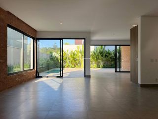 Sobrado á Venda no Condomínio Villas do Golf Sofisticação e Modernidade em Cada Detalhe