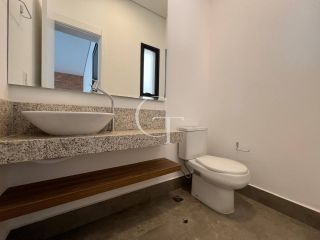 Sobrado á Venda no Condomínio Villas do Golf Sofisticação e Modernidade em Cada Detalhe