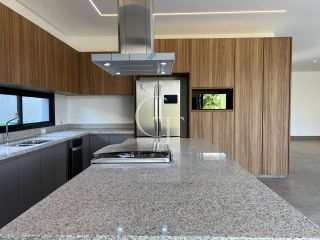 Sobrado á Venda no Condomínio Villas do Golf Sofisticação e Modernidade em Cada Detalhe