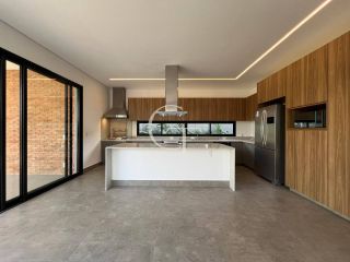 Sobrado á Venda no Condomínio Villas do Golf Sofisticação e Modernidade em Cada Detalhe