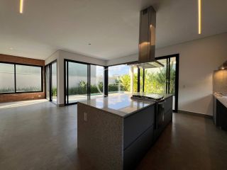 Sobrado á Venda no Condomínio Villas do Golf Sofisticação e Modernidade em Cada Detalhe