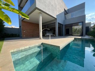 Sobrado á Venda no Condomínio Villas do Golf Sofisticação e Modernidade em Cada Detalhe