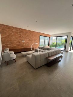 Casa de alto padrão mobiliada à venda no Villas do Golf, em Itu | 3 suítes, piscina e projeto contemporâneo