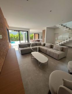 Casa de alto padrão mobiliada à venda no Villas do Golf, em Itu | 3 suítes, piscina e projeto contemporâneo