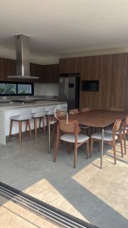 Casa de alto padrão mobiliada à venda no Villas do Golf, em Itu | 3 suítes, piscina e projeto contemporâneo