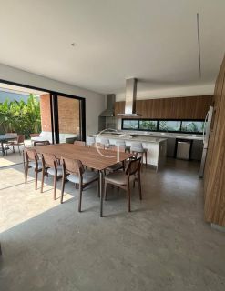 Casa de alto padrão mobiliada à venda no Villas do Golf, em Itu | 3 suítes, piscina e projeto contemporâneo