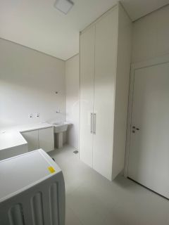 Casa de alto padrão mobiliada à venda no Villas do Golf, em Itu | 3 suítes, piscina e projeto contemporâneo
