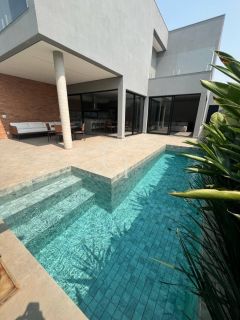 Casa de alto padrão mobiliada à venda no Villas do Golf, em Itu | 3 suítes, piscina e projeto contemporâneo