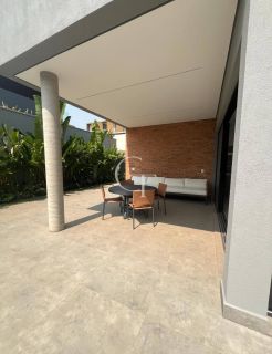 Casa de alto padrão mobiliada à venda no Villas do Golf, em Itu | 3 suítes, piscina e projeto contemporâneo