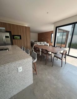 Casa de alto padrão mobiliada à venda no Villas do Golf, em Itu | 3 suítes, piscina e projeto contemporâneo